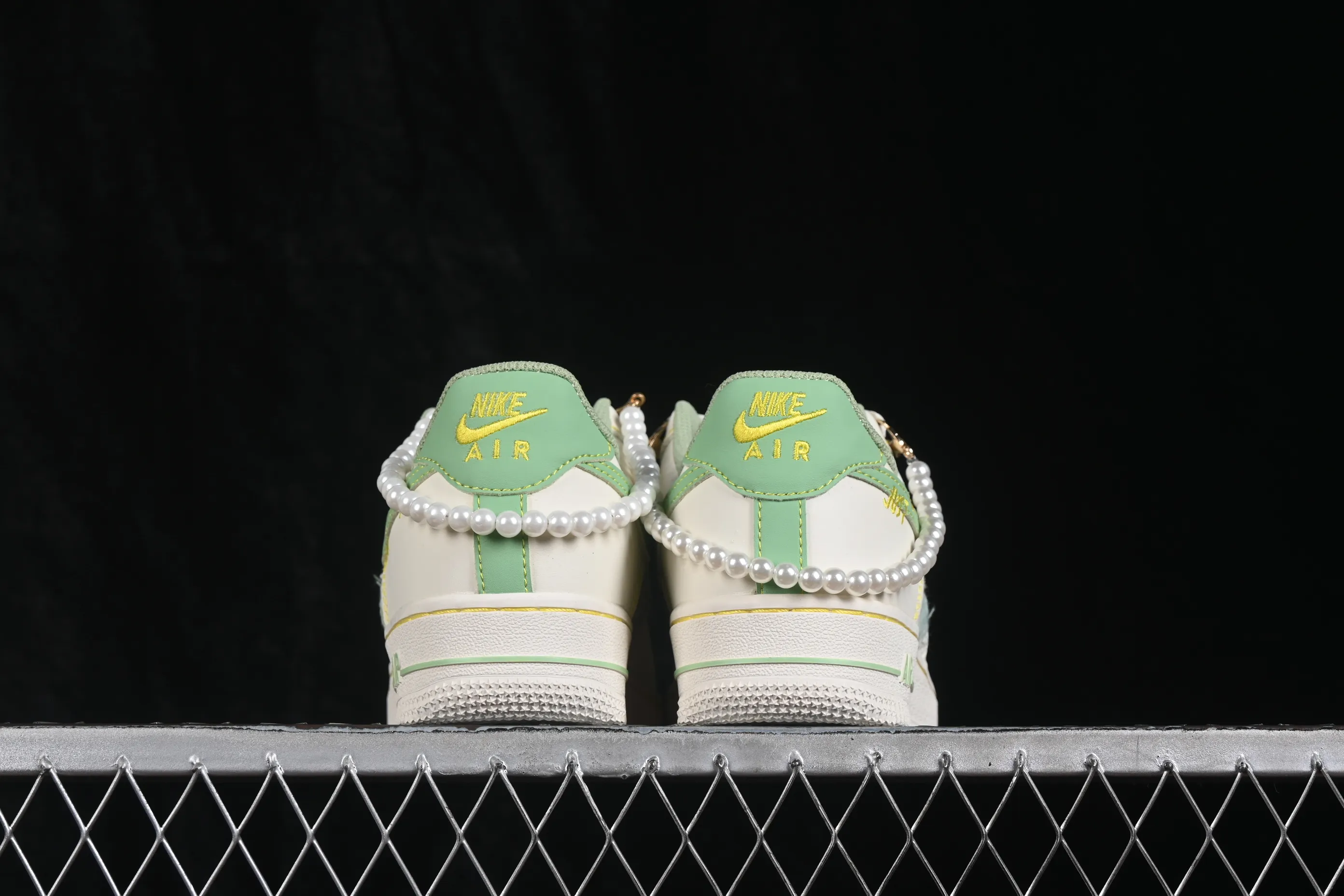 All categories Nk Air Force 1 Air Force series Nk Air Force 1 Low Air Force low-top Nike Air Force 1'07 Low "Jade Pearl Canvas" Hand-painted graffiti Green Pearl Painting Air Force 1 low-top casual sneakers FJ7740-111